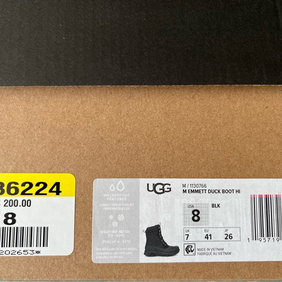 Men’s Uggs black winter boots with laces and zipper - Picture 5 of 5